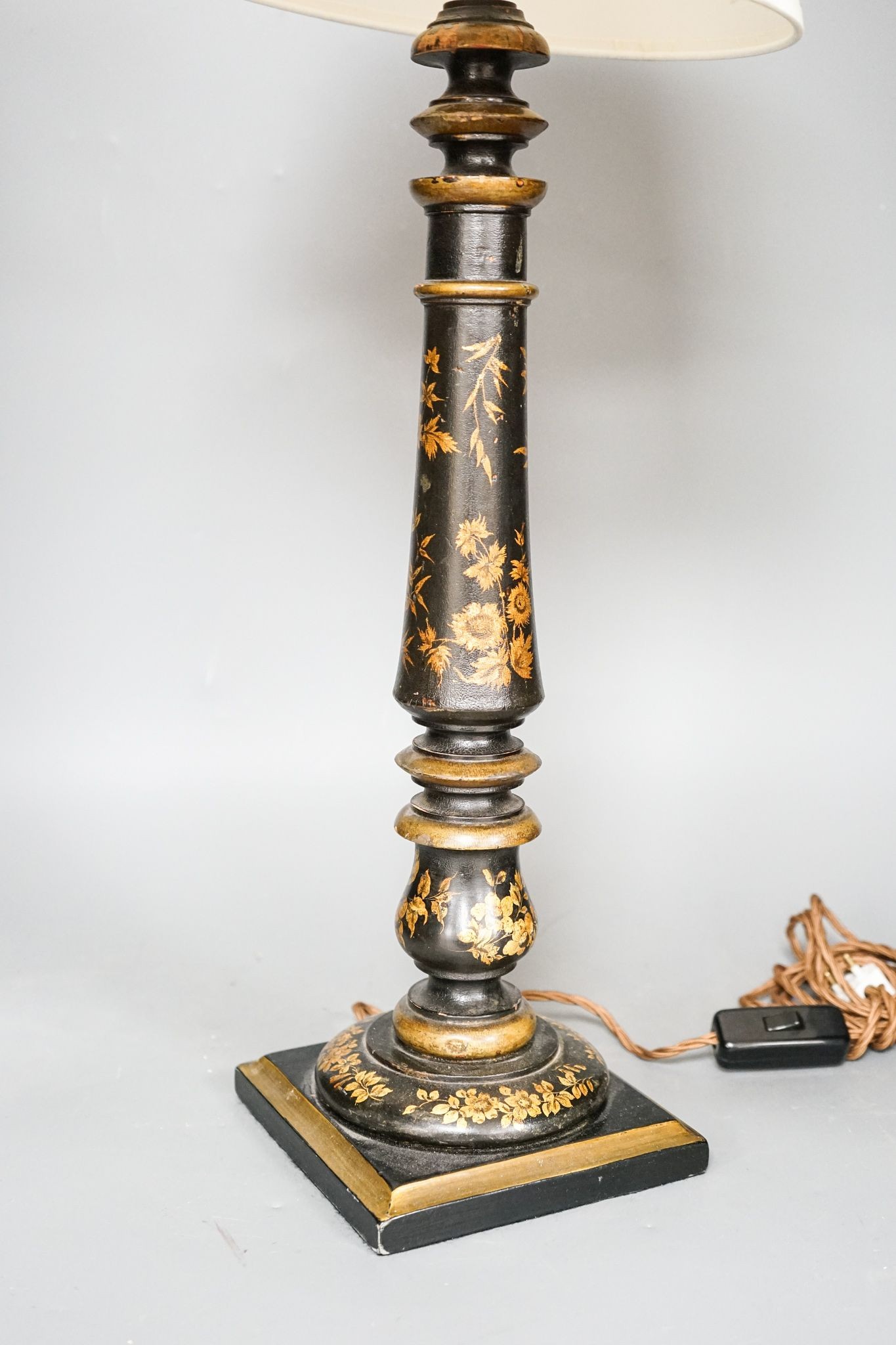 A japanned table lamp 47cm excl fitting